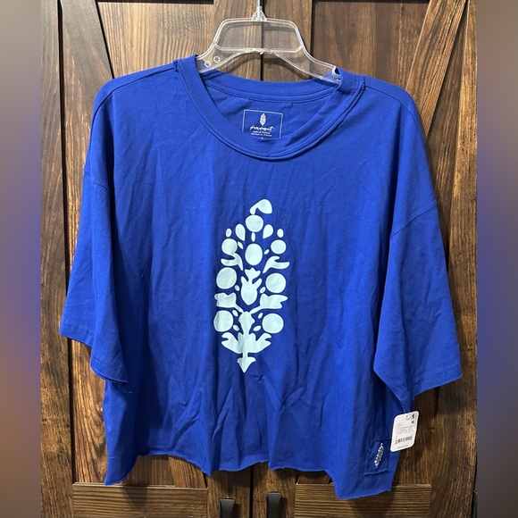 099 Free People Movement Inspire Buti Logo Tee NWT - Picture 2 of 7